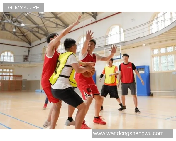 南京篮球队技艺揭秘:从战术到训练全面剖析篮球巨献的背后故事 南京篮球队技艺揭秘:从战术到训练全面剖析篮球巨献的背后故事